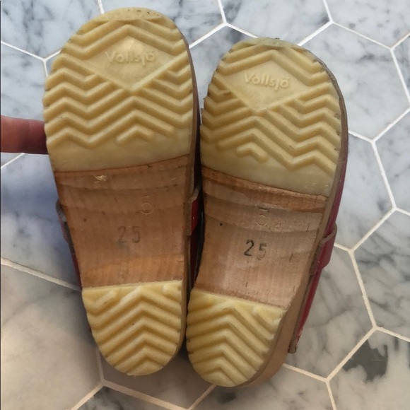 Red clogs - Picture 3 of 3